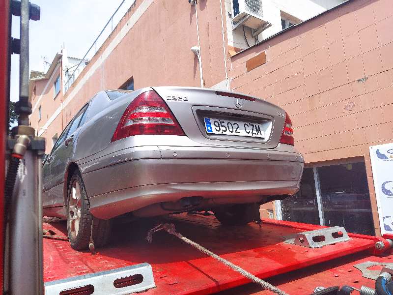 MERCEDES-BENZ C-Class W203/S203/CL203 (2000-2008) Ступица передняя правая 2043320201 18520504