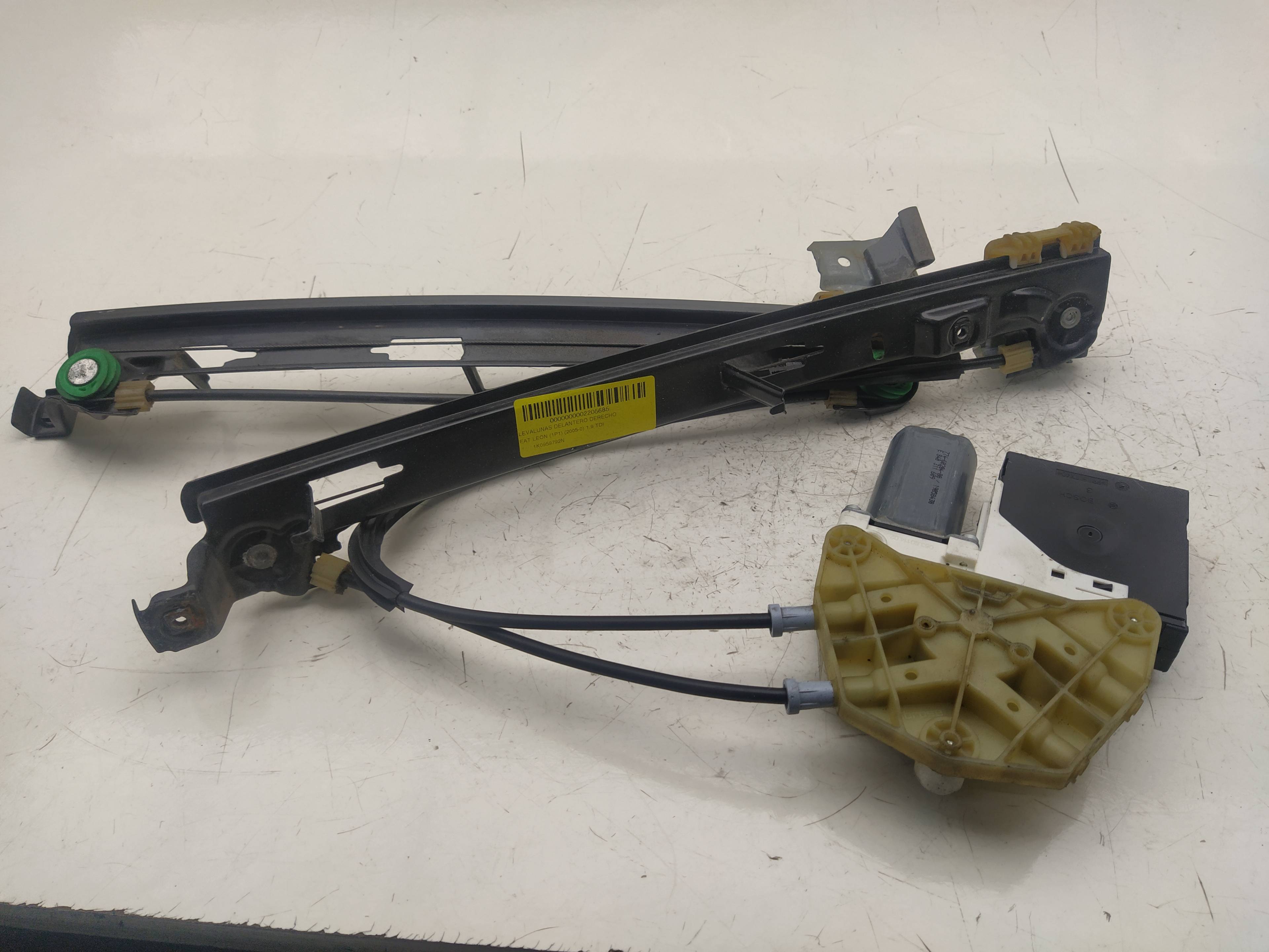 CHEVROLET Leon 2 generation (2005-2012) Front Right Door Window Regulator 1K0959792N 24019054