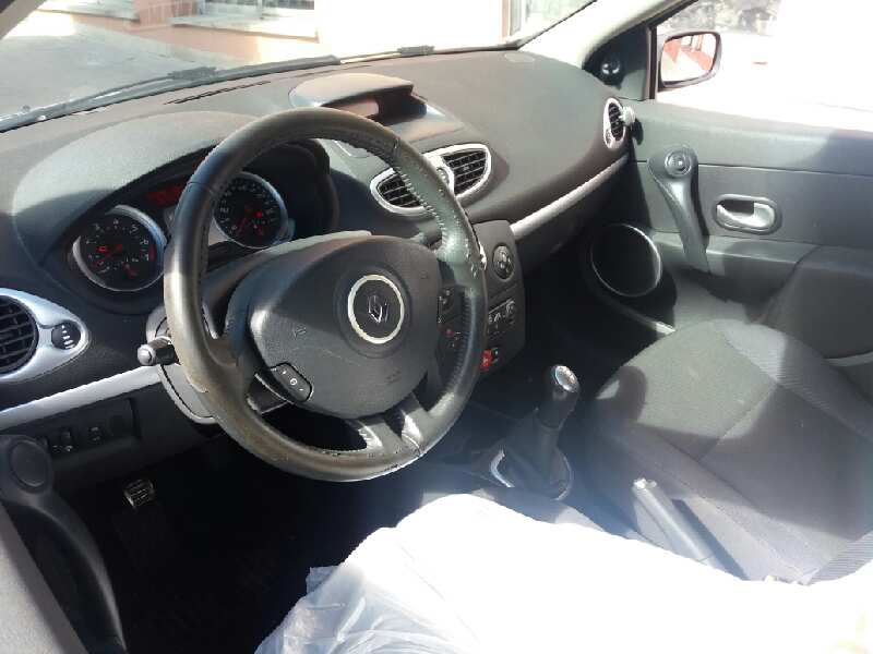 RENAULT Clio 3 generation (2005-2012) Front Left Wheel Hub 8200345944 18541735