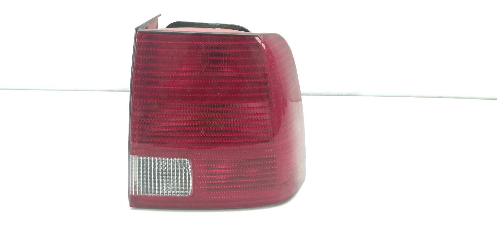 VOLKSWAGEN Passat B5 (1996-2005) Rear Right Taillight Lamp 3B5945257 18495629