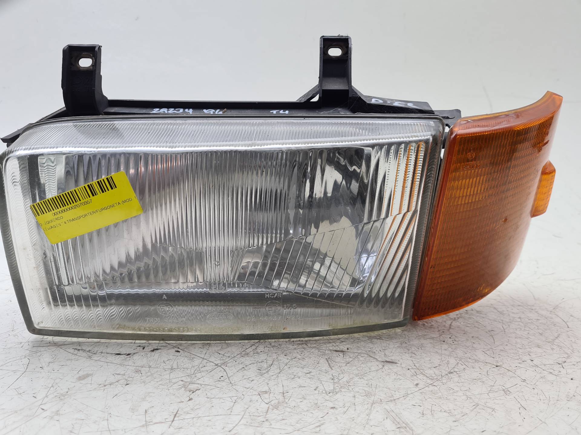 VOLKSWAGEN Transporter T4 (1990-2003) Front Left Headlight 7H1941015J 18589715