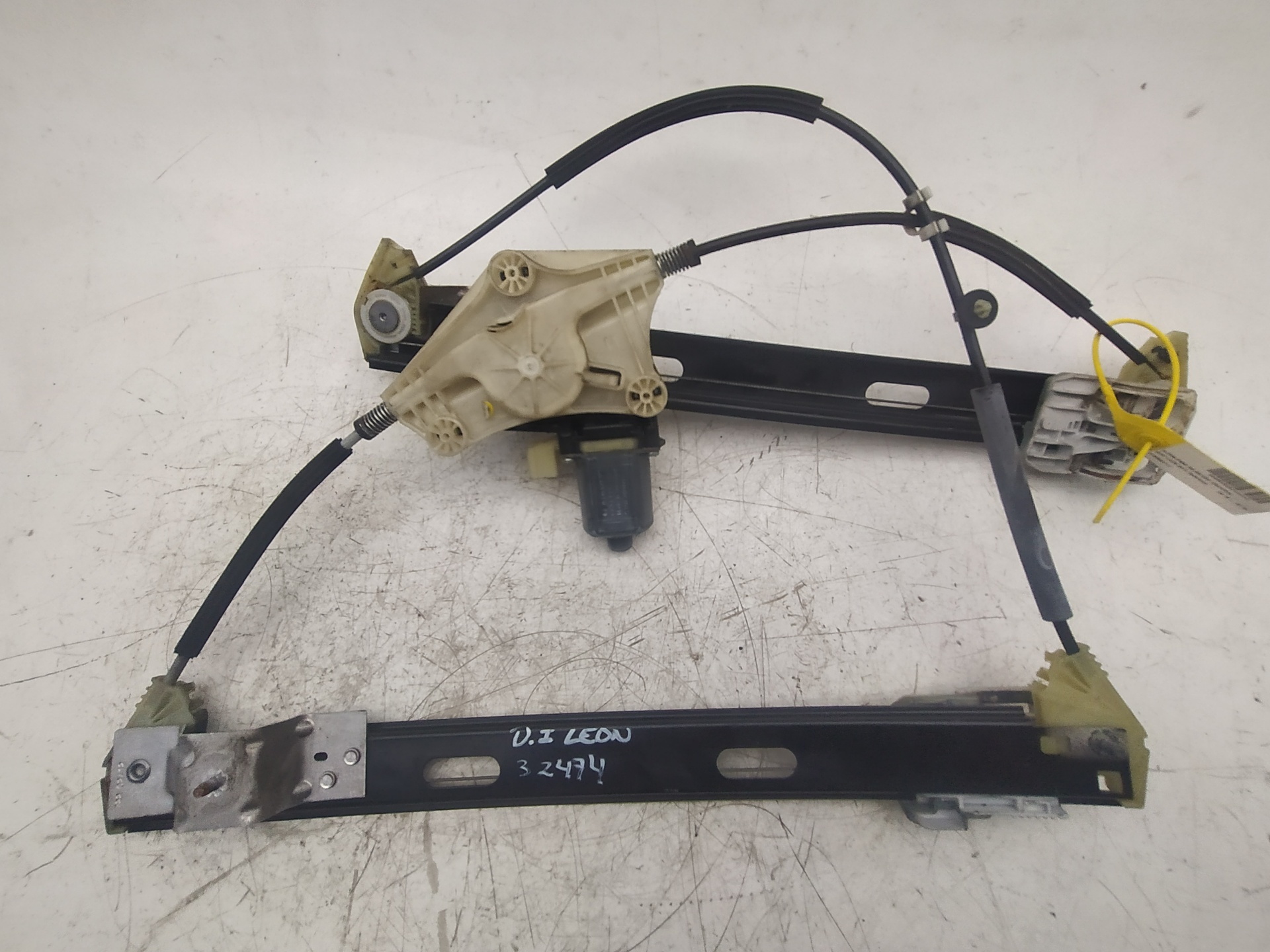 SEAT Leon 3 generation (2012-2020) Vindusregulator foran venstre dør 0130822717 25807363