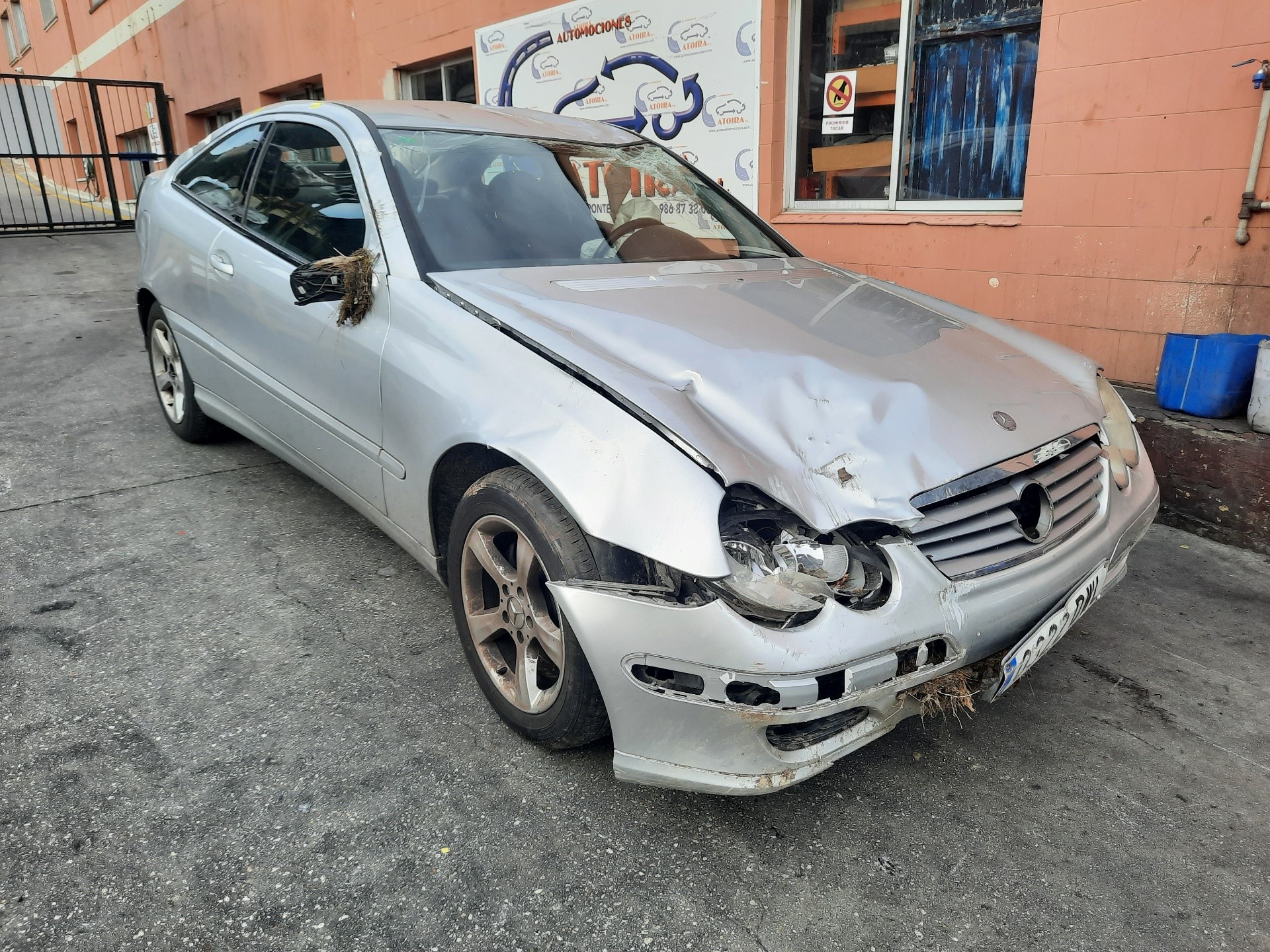 MITSUBISHI C-Class W203/S203/CL203 (2000-2008) Ступица передняя левая A2043320101 18606830