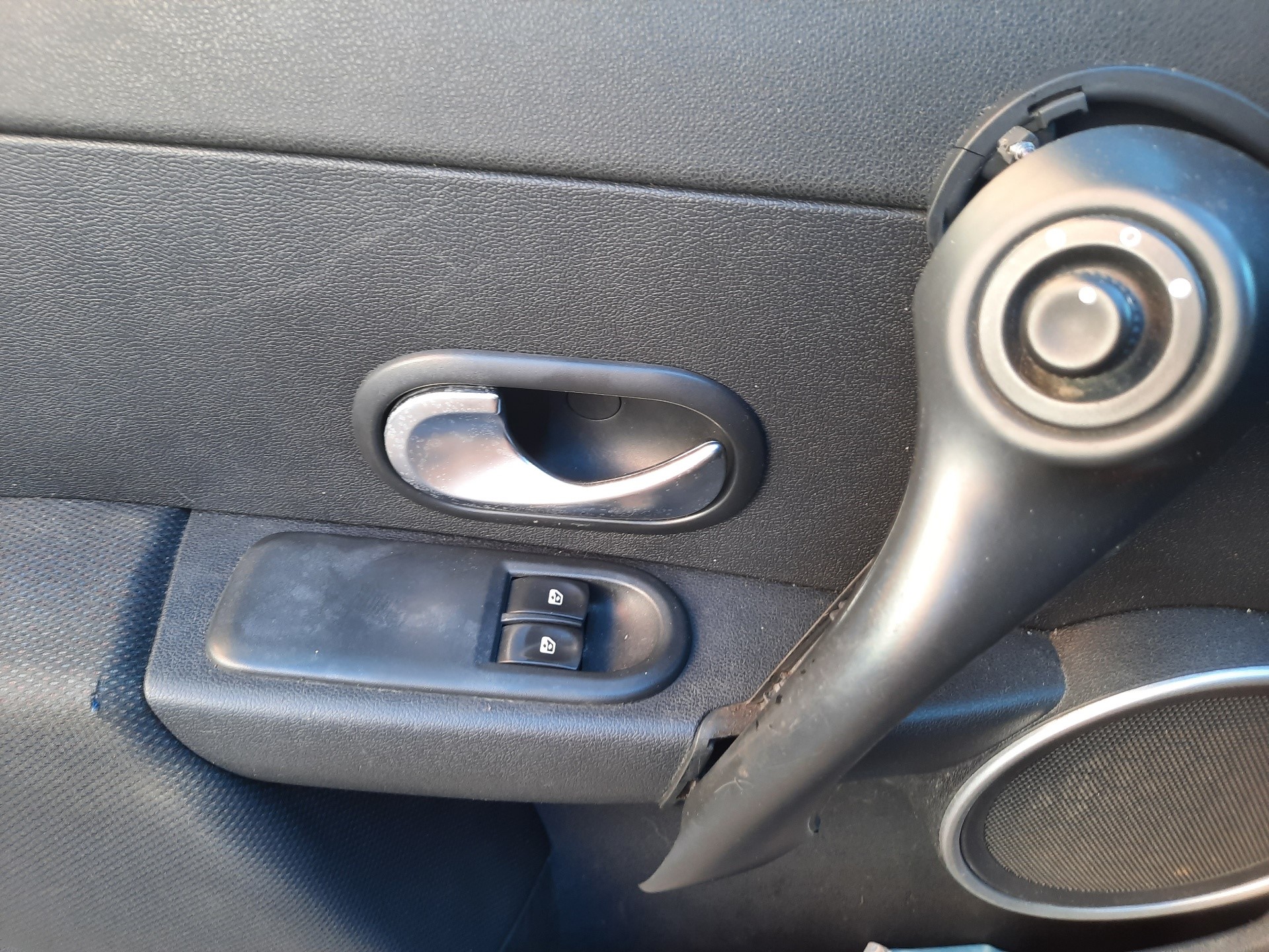 RENAULT Clio 3 generation (2005-2012) Priekinių kairių durų langų pakėlimo mygtukai 8200356519 18582509