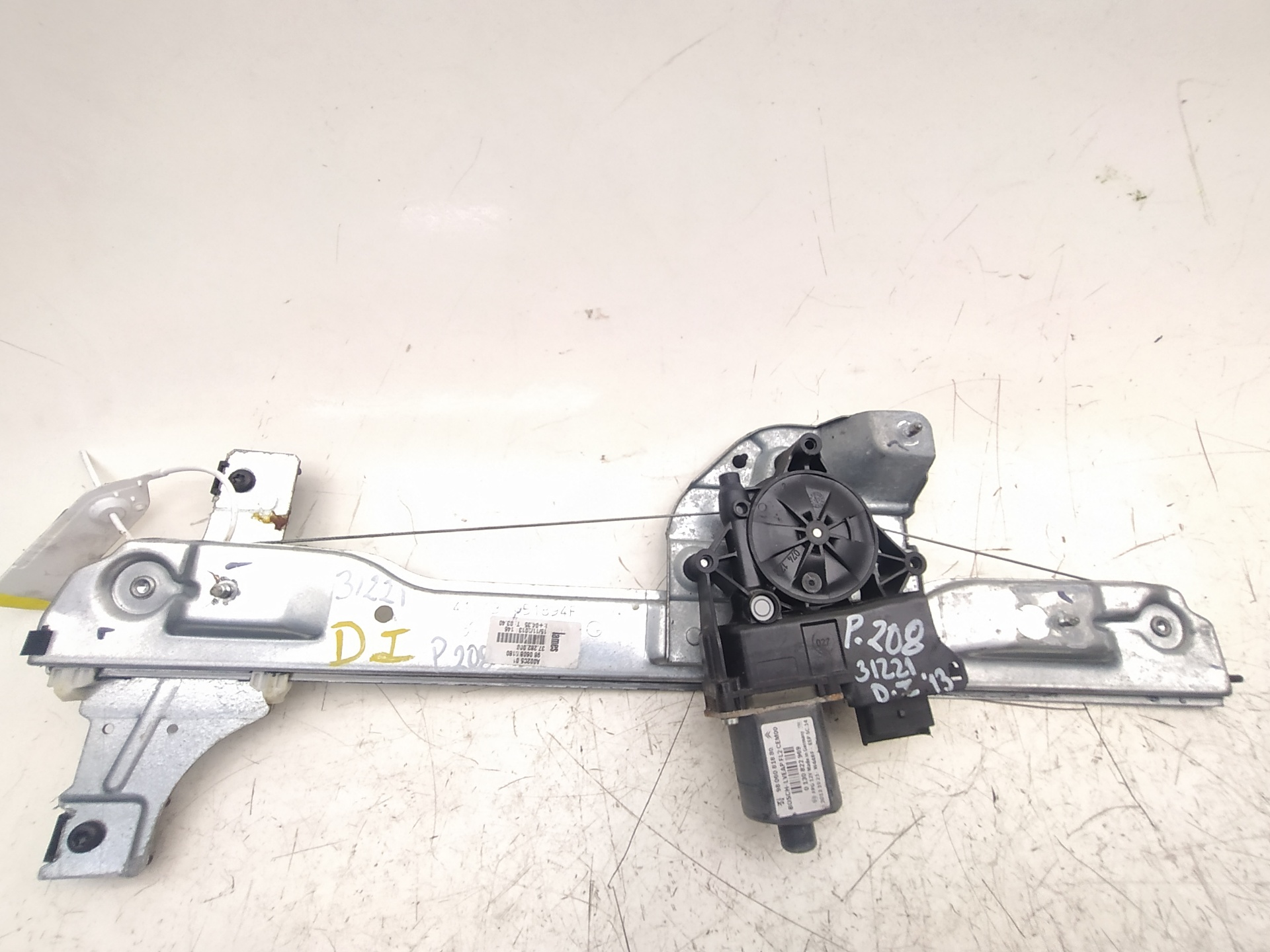 PEUGEOT 208 Peugeot 208 (2012-2015) Front Left Door Window Regulator 9806081880 21136329