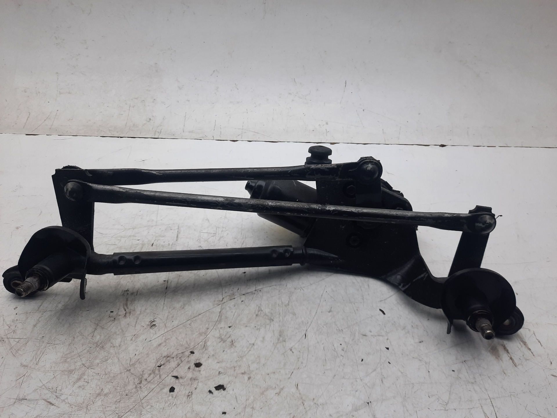 TOYOTA Yaris 2 generation (2005-2012) Front Windshield Wiper Mechanism 851100D080, 1593000431 18641617