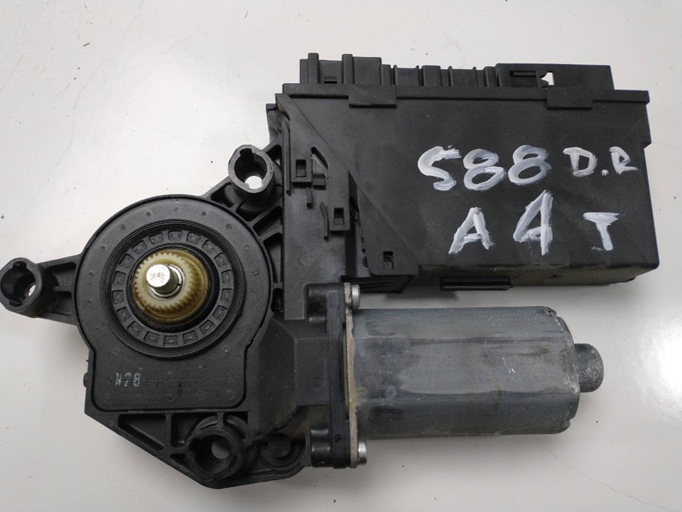 AUDI A4 B6/8E (2000-2005) Маторчик стеклоподъемника задней правой двери 12V0130821766 20046339