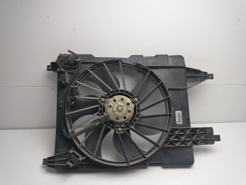 RENAULT Megane 2 generation (2002-2012) Difuzorový ventilátor 8200151464 20052381