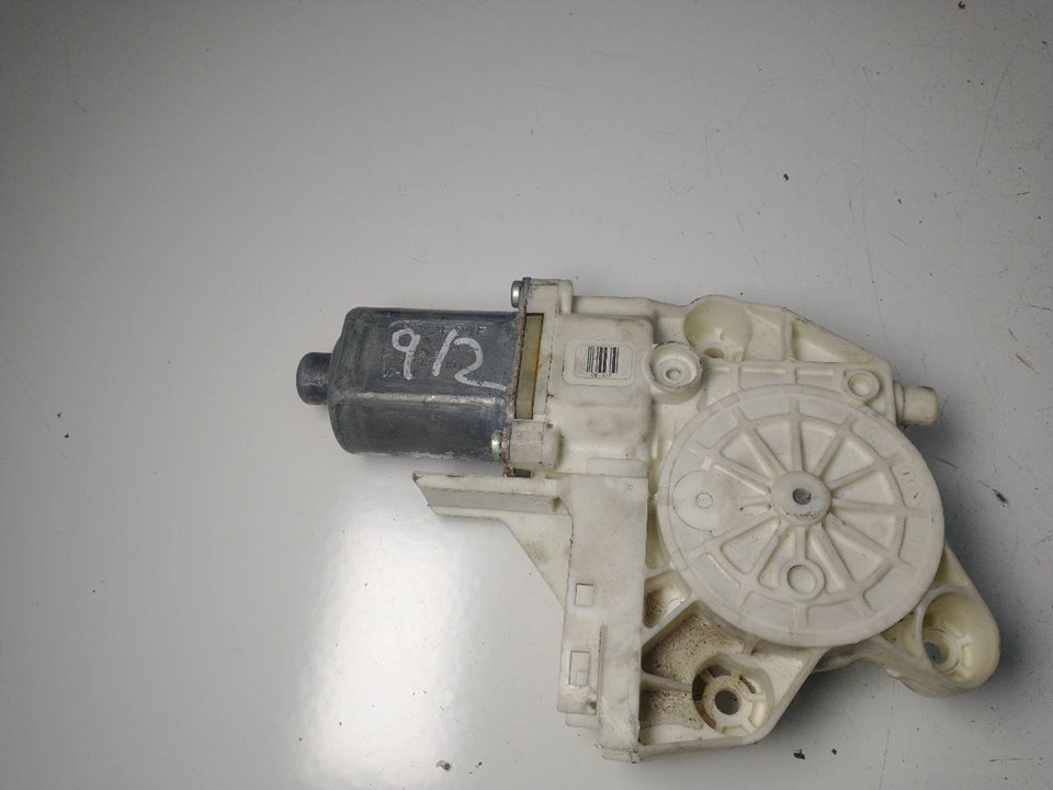 PEUGEOT Focus 2 generation (2004-2011) Front Left Door Window Regulator Motor 0130822217,995208101 20050991