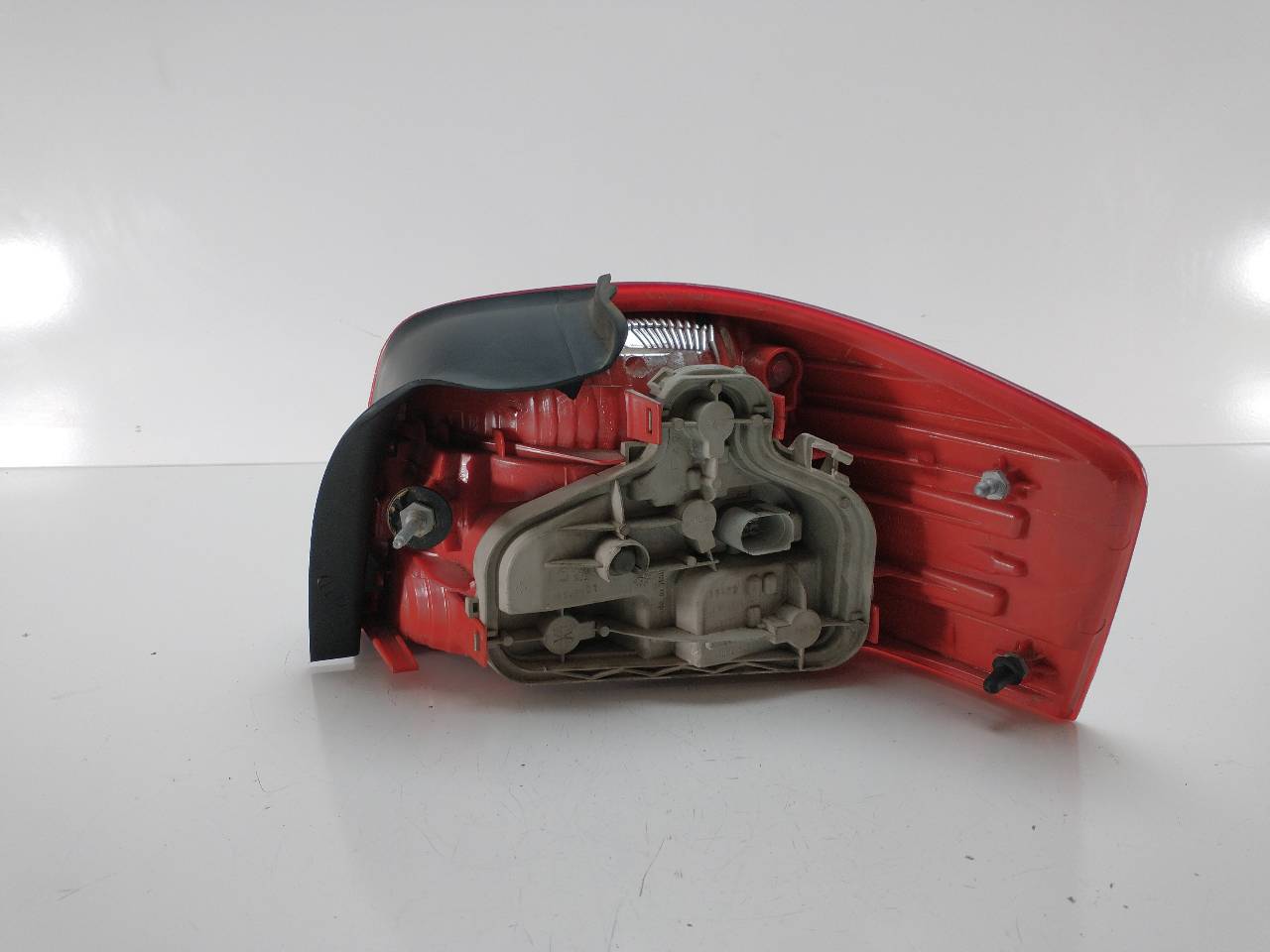 BMW A2 8Z (1999-2005) Rear Left Taillight 8P0945257 19983223