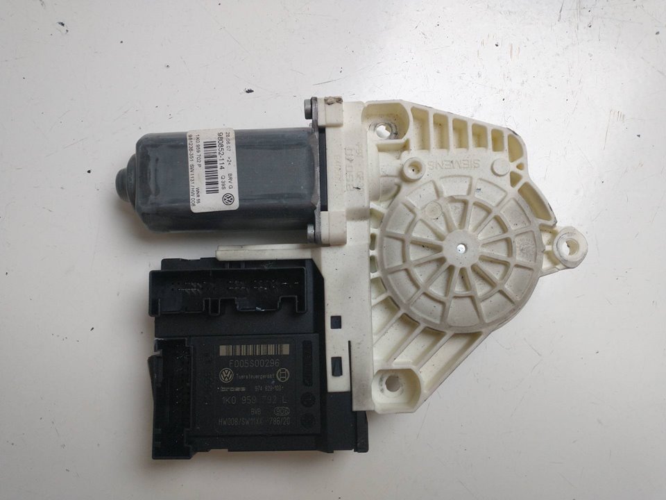 CHEVROLET Front Right Door Window Control Motor 1K0959792L, F005S00296, 1K0959792L 25950650