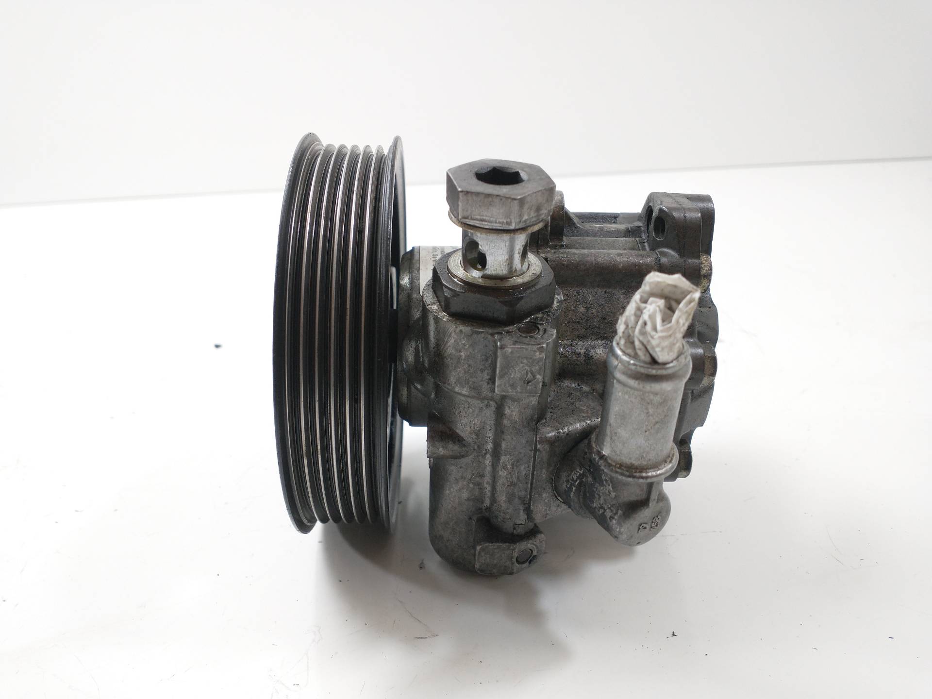 DODGE A6 C6/4F (2004-2011) Ohjaustehostimen pumppu 4F0145155E,7692955200 19999047