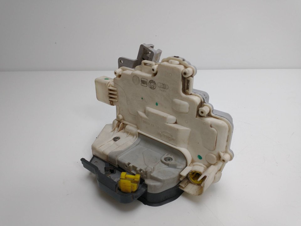 AUDI A3 8P (2003-2013) Front Left Door Lock 25951853