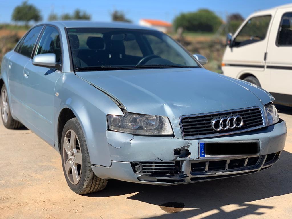 AUDI A4 B6/8E (2000-2005) Задній правий ремінь безпеки 8E5857805E 22863305