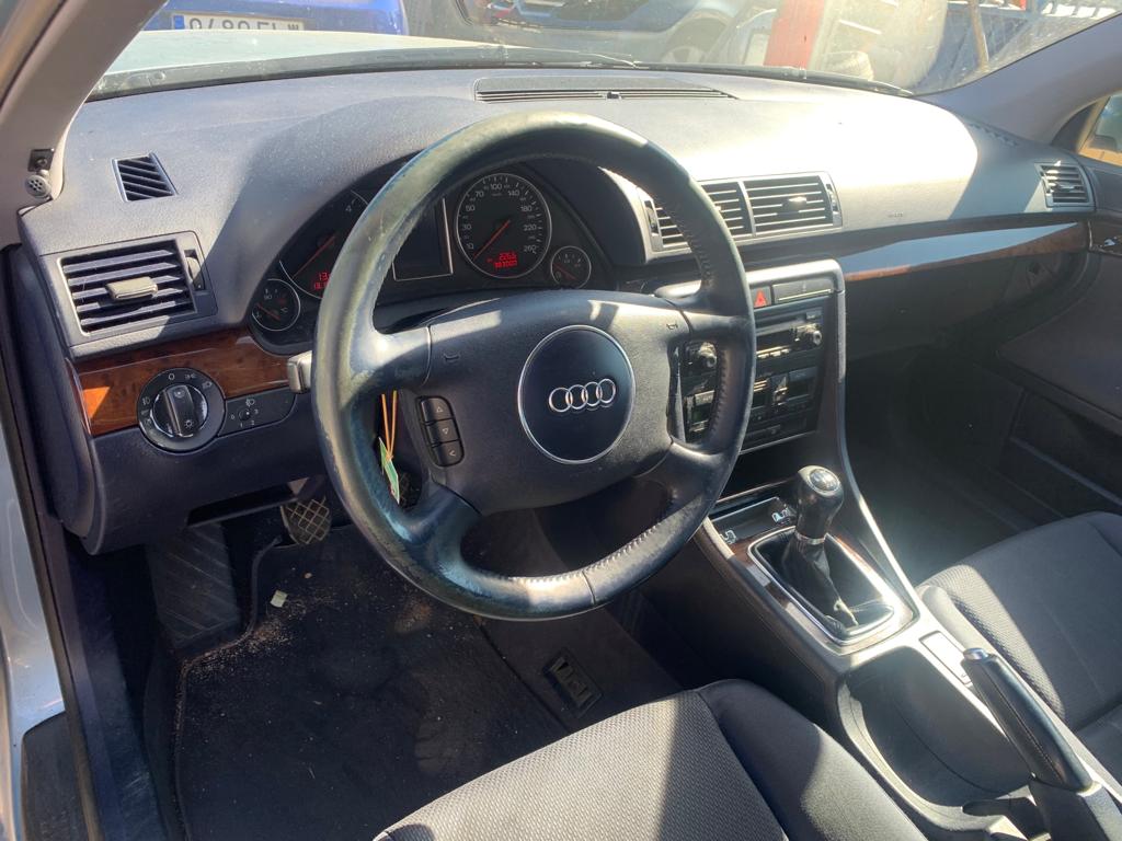 AUDI A4 B6/8E (2000-2005) Ремень безопасности задний правый 8E5857805E 22863305