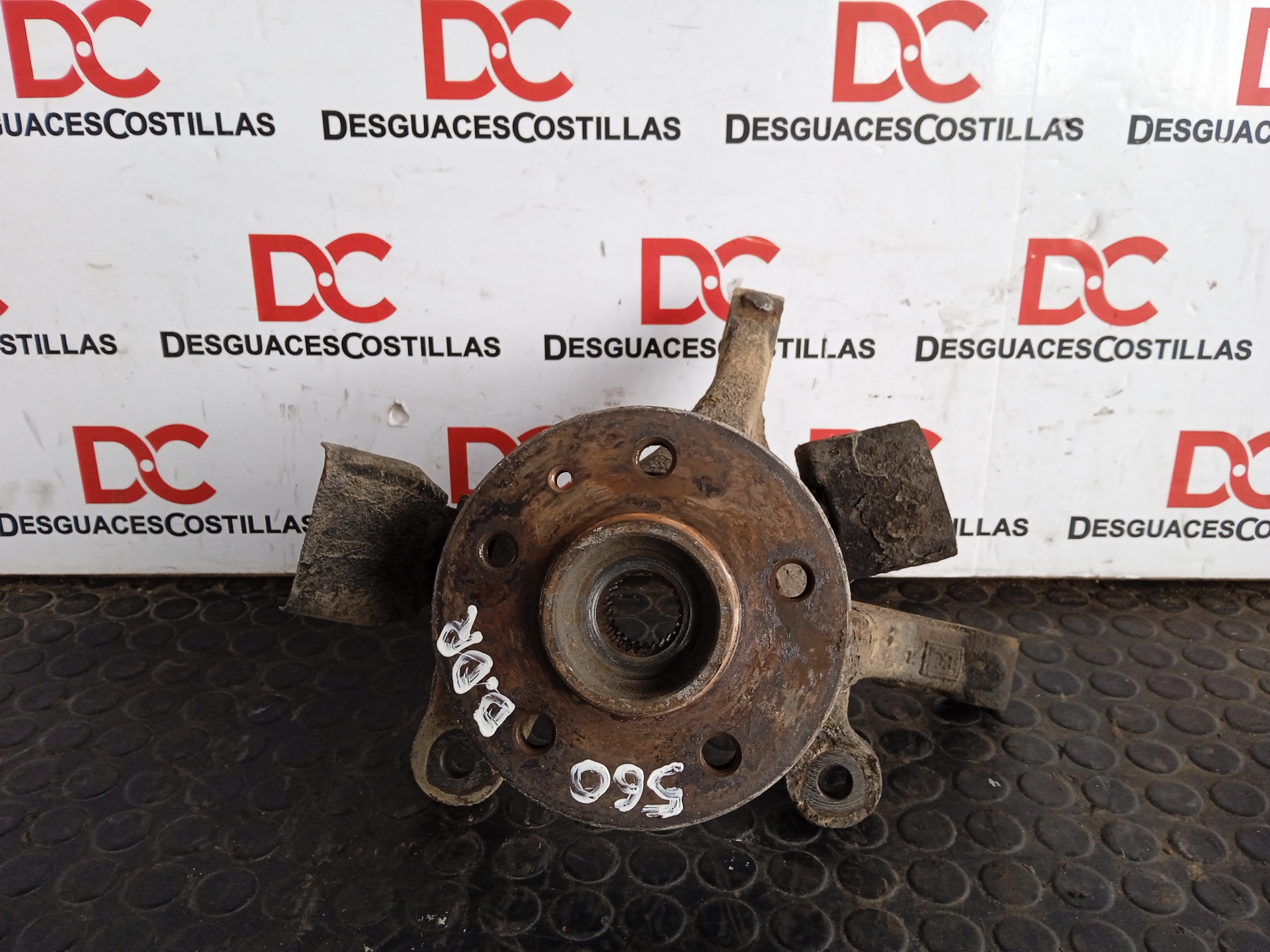 SKODA Vito W638 (1996-2003) Front Right Wheel Hub 6383320225,6383320225 20016762