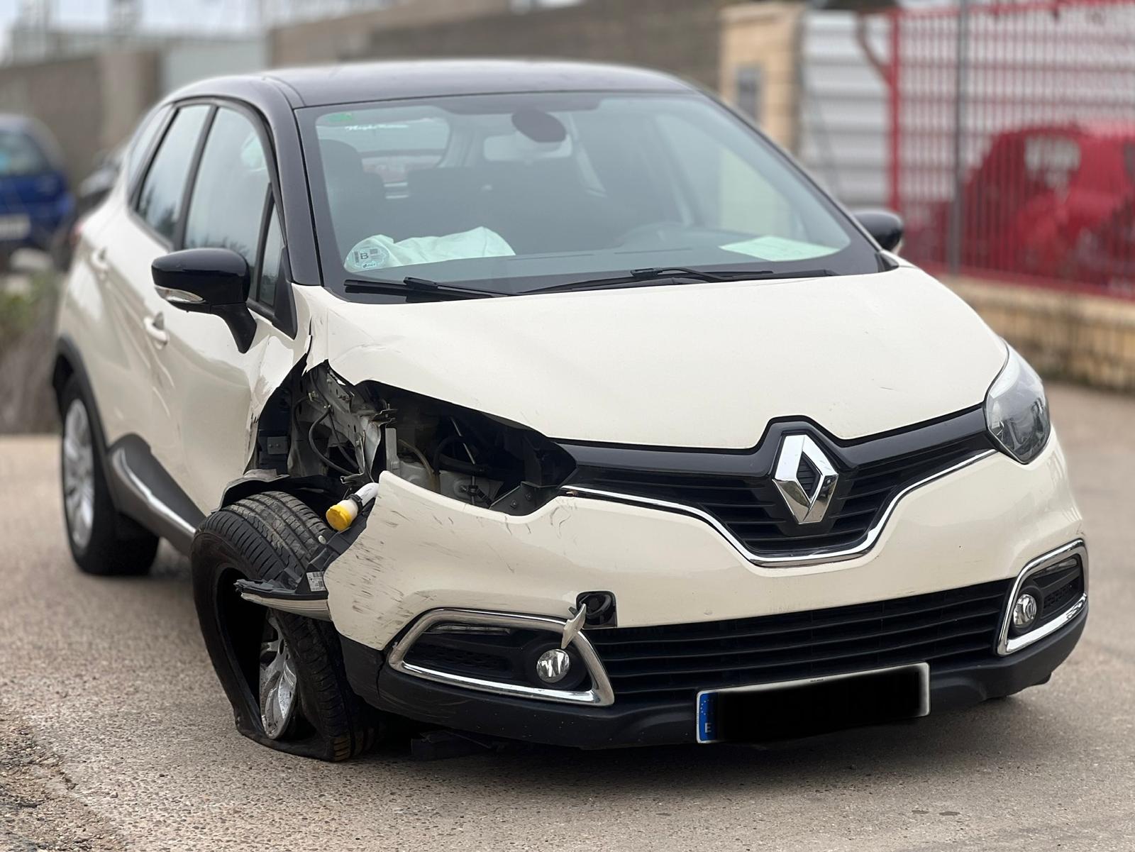 RENAULT Clio 4 generation (2012-2020) Кнопка стеклоподъемника задней правой двери 254218614R 23971182