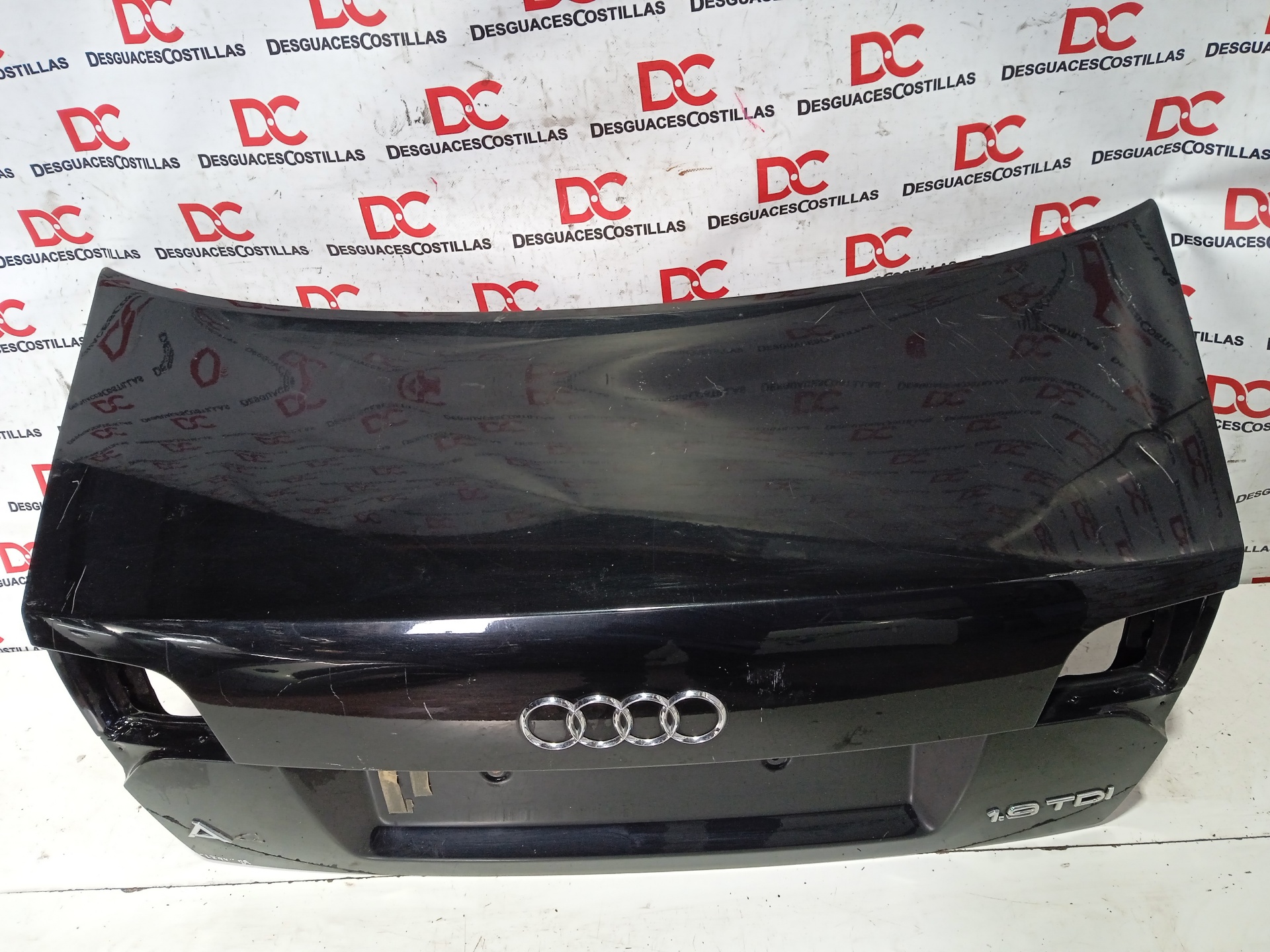 AUDI A4 B6/8E (2000-2005) Крышка багажника 8E5827023AA 21612501