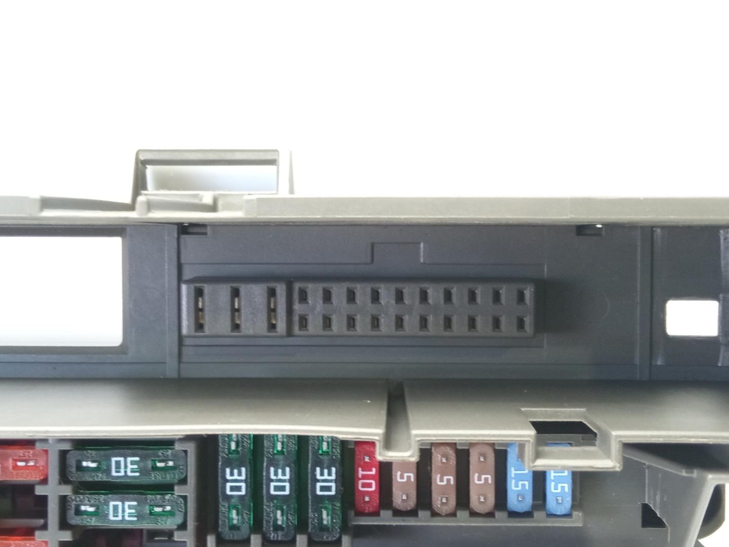 BMW 3 Series E90/E91/E92/E93 (2004-2013) Fuse Box 911944603 18477520