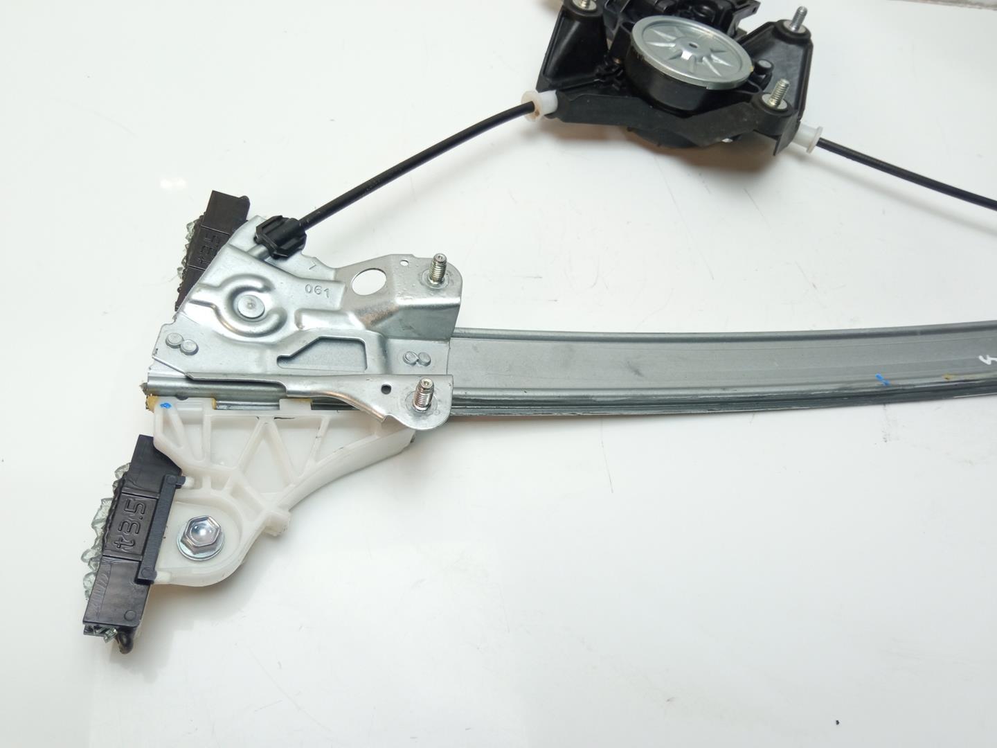 TOYOTA Yaris 3 generation (2010-2019) Front Left Door Window Regulator 85720K0020 22704099