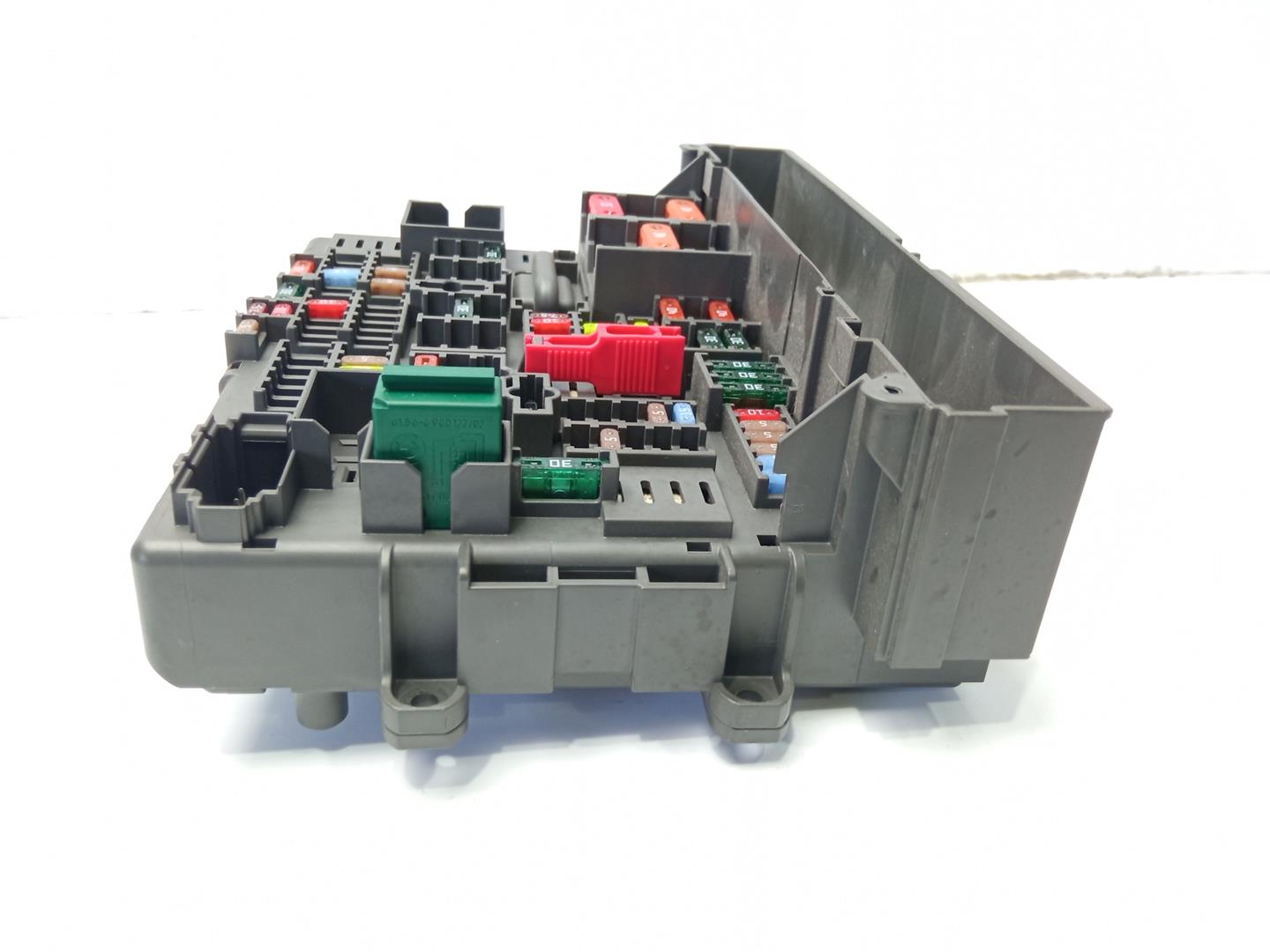 BMW 3 Series E90/E91/E92/E93 (2004-2013) Fuse Box 911944603 18477520