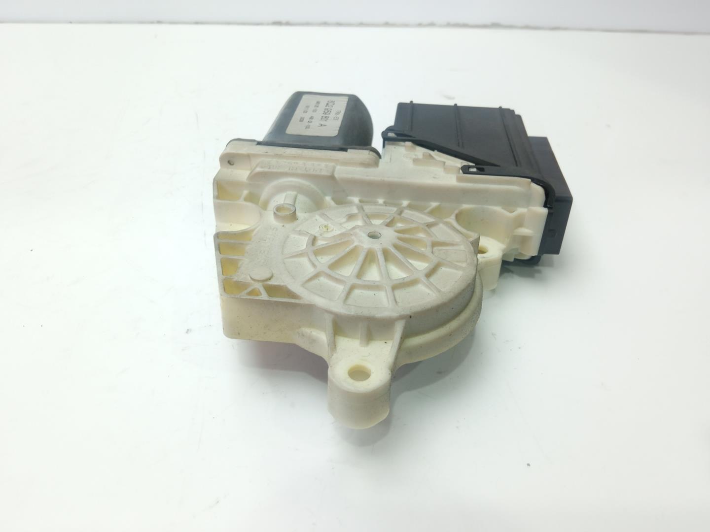 SEAT Cordoba 2 generation (1999-2009) Moteur de commande de vitre de porte avant droite 6Q2959801A 18480835