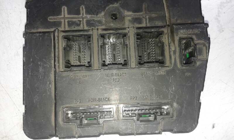 RENAULT Scenic 2 generation (2003-2010) Drošinātāju kārba 8200309690, 8200326031 18361995