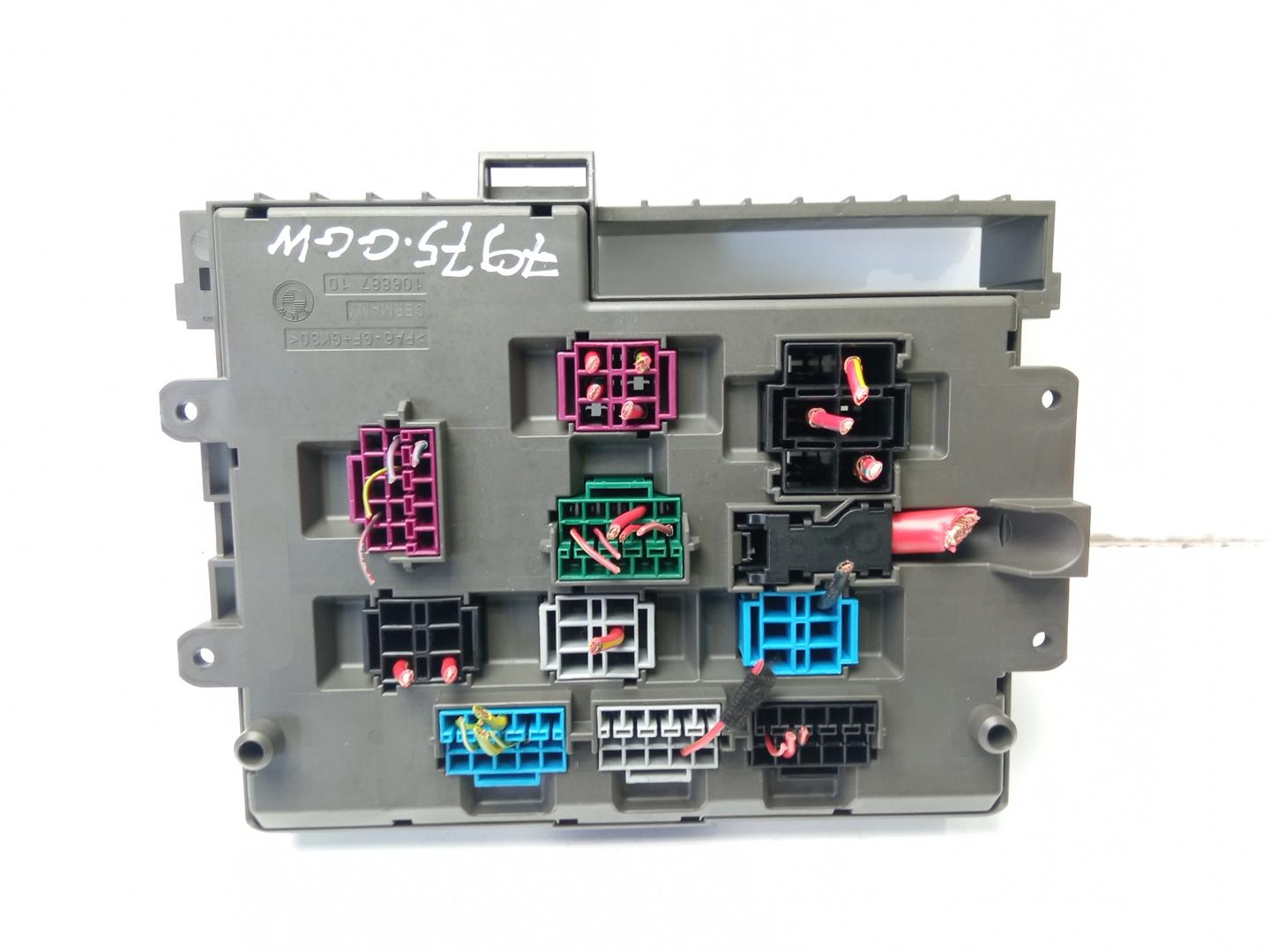 BMW 3 Series E90/E91/E92/E93 (2004-2013) Fuse Box 911944603 18477520