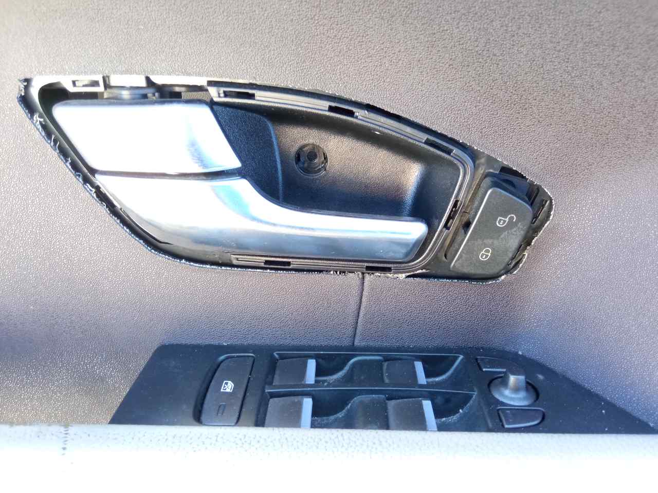 LAND ROVER Range Rover Evoque L538 (1 gen) (2011-2020) Front Left Door Interior Handle Frame LR030564, LR065130 25175169