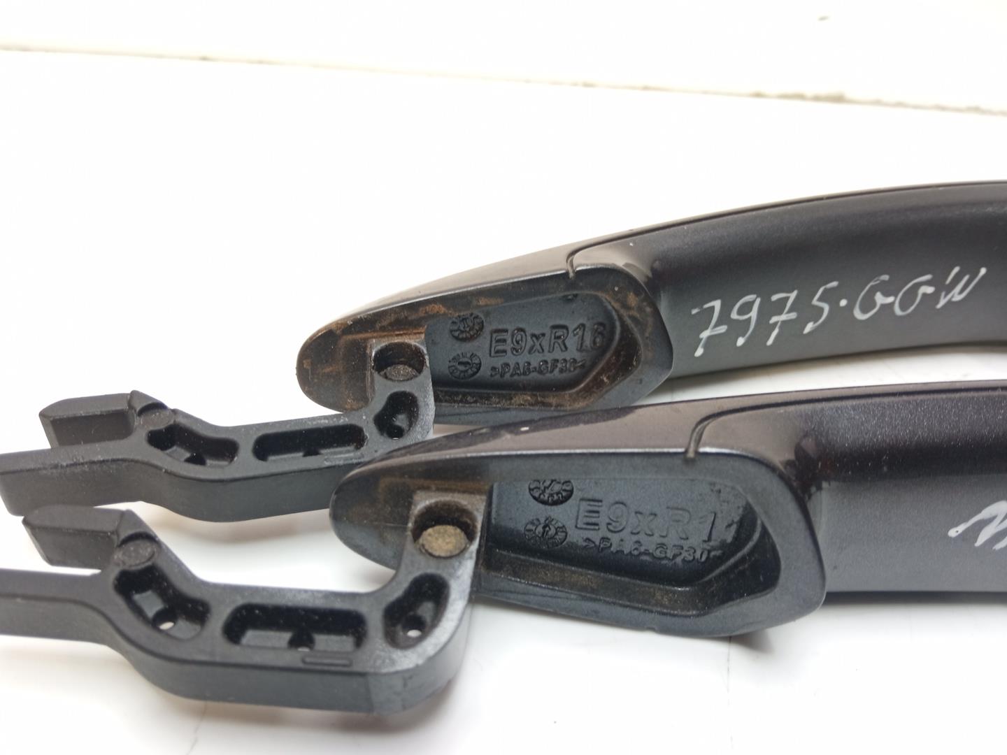 BMW 3 Series E90/E91/E92/E93 (2004-2013) Främre vänstra dörrens yttre handtag 51217207561, E9XL15, E9XR11 18477539