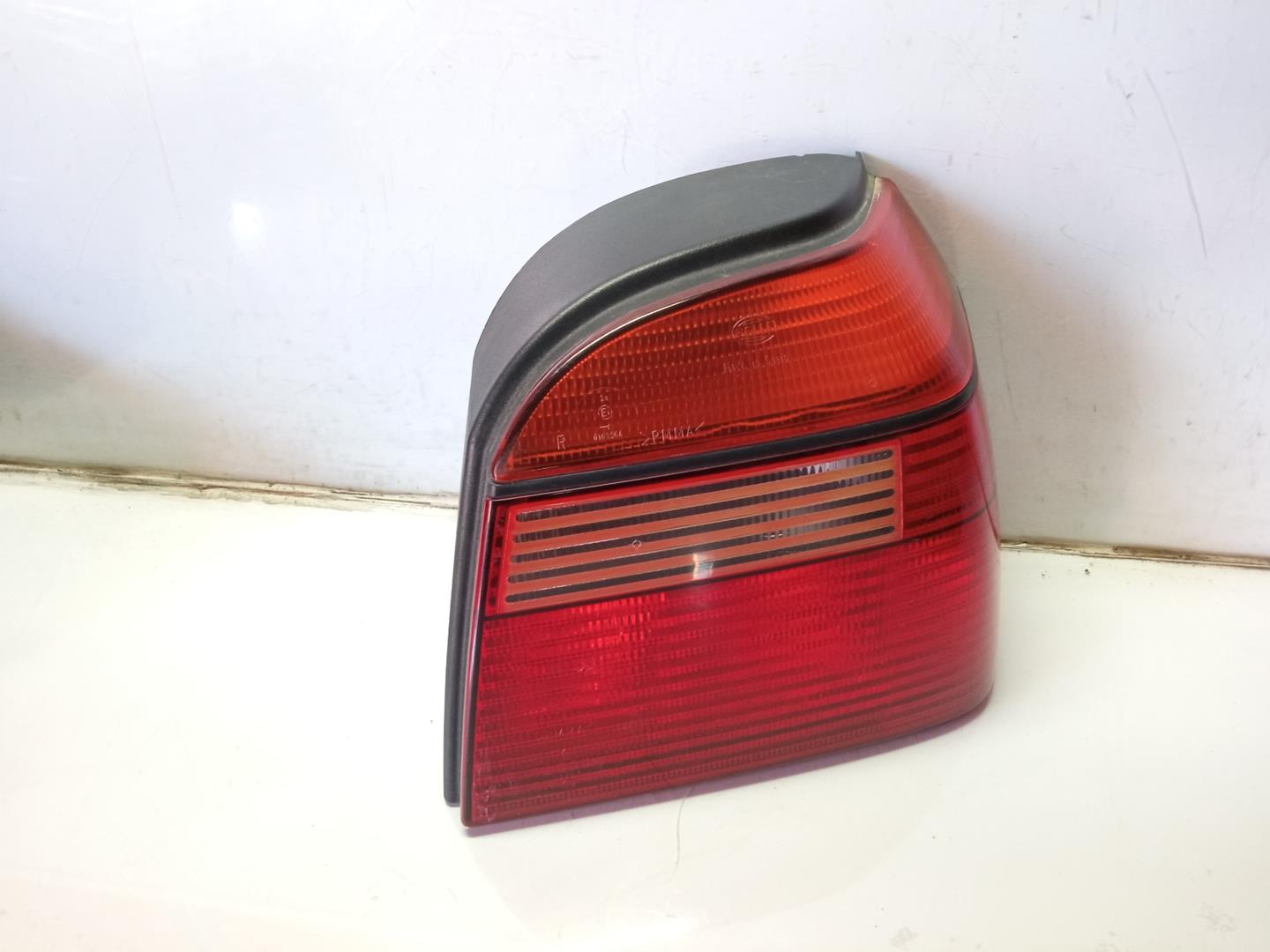 VOLKSWAGEN Golf 3 generation (1991-1998) Rear Right Taillight Lamp 1H6945257 18442310