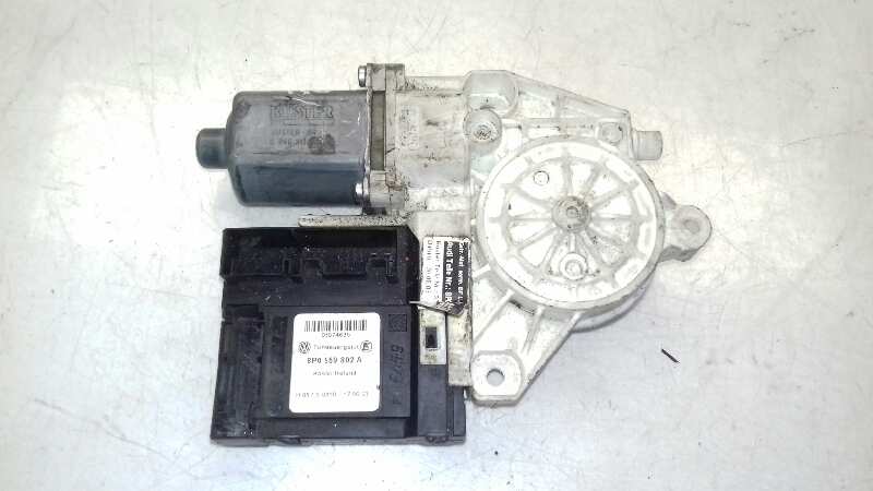 AUDI A3 8P (2003-2013) Moteur de commande de vitre de porte avant droite 8P0959802A, 840311202 18414813