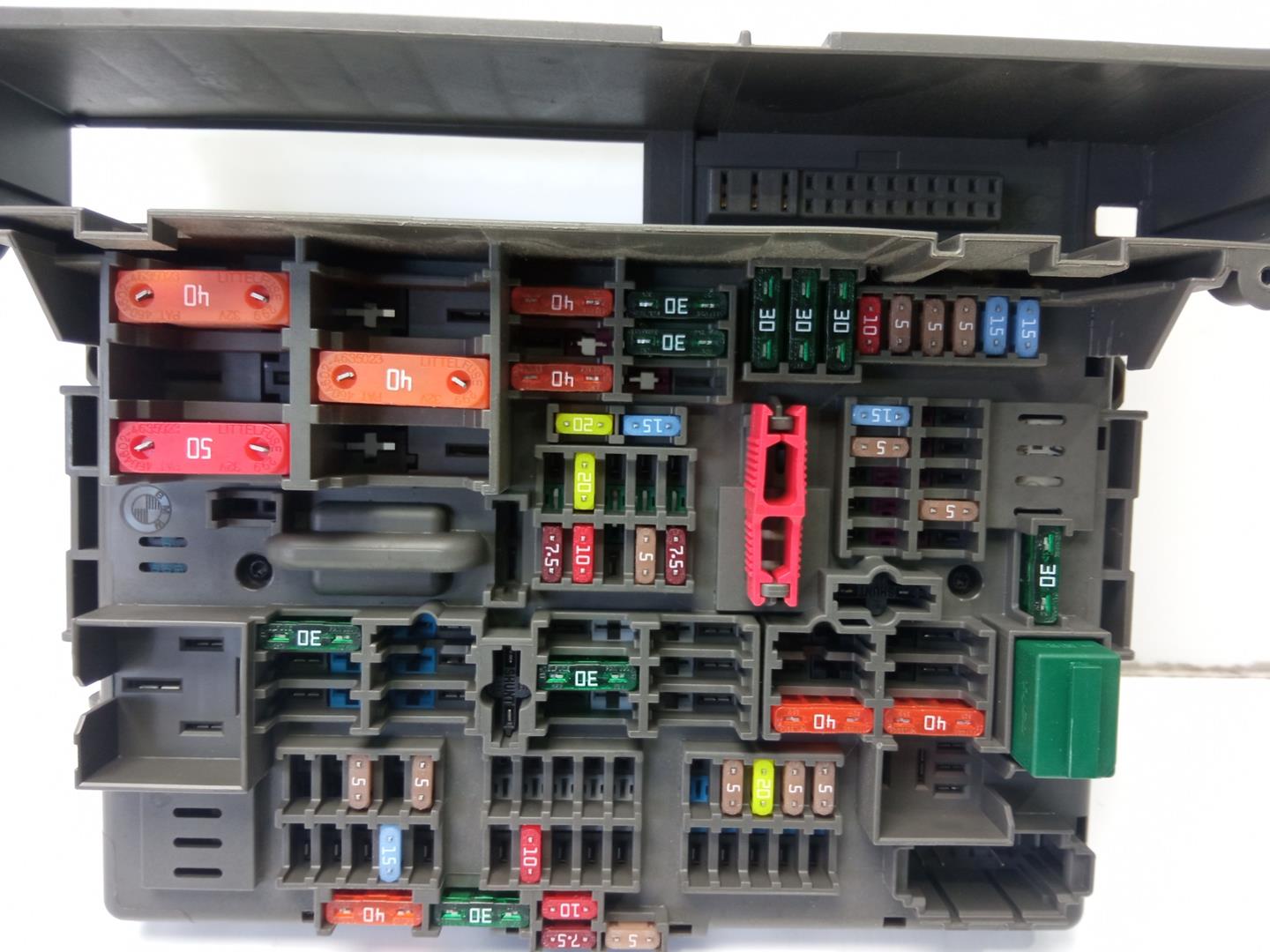 BMW 3 Series E90/E91/E92/E93 (2004-2013) Fuse Box 911944603 18477520