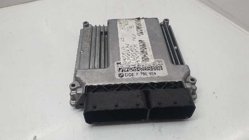 VAUXHALL 3 Series E46 (1997-2006) Moottorin ohjausyksikkö ECU 0281010565,DDE7792024 18428559