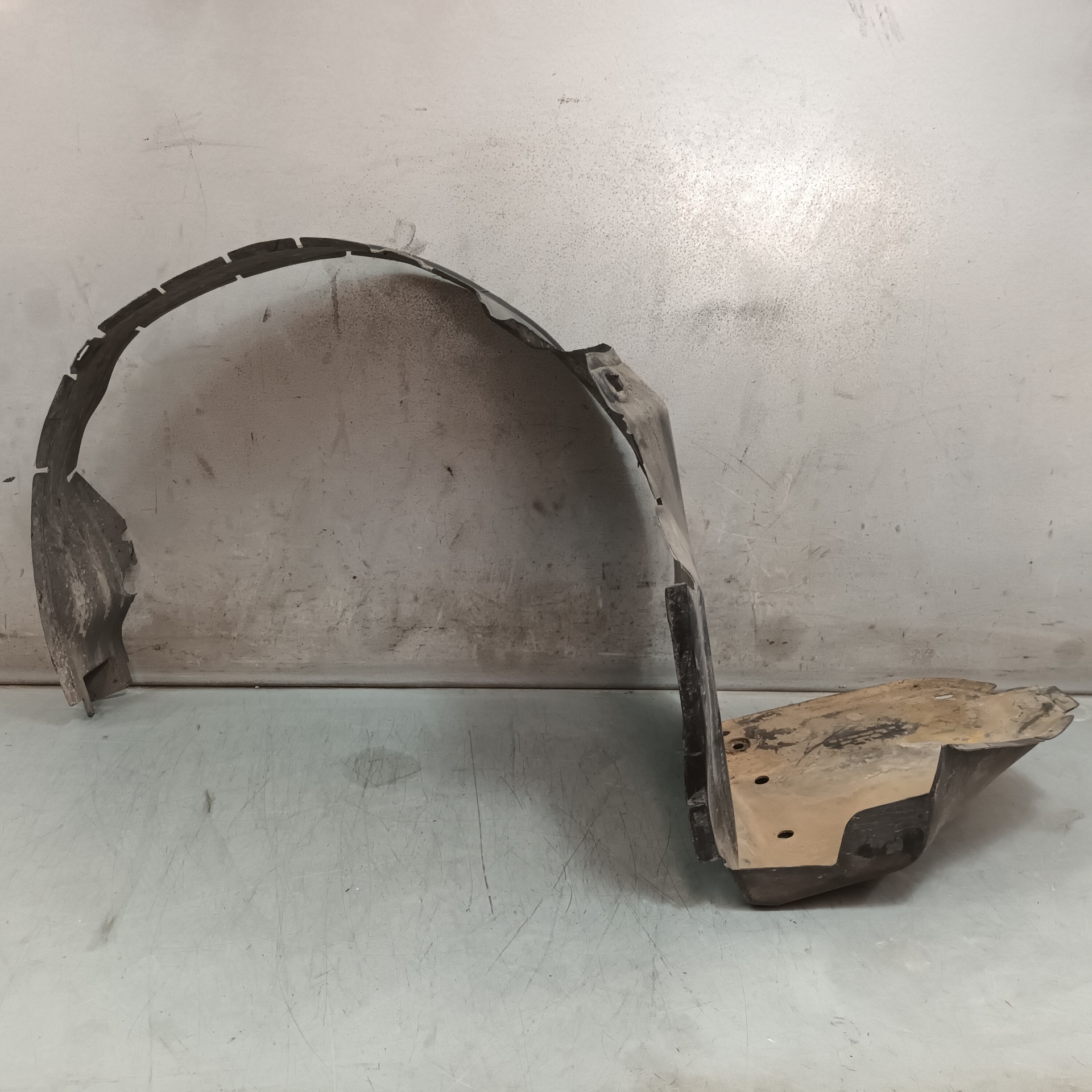 MERCEDES-BENZ SLK-Class R170 (1996-2004) Front Right Inner Arch Liner A1706980230 22011556