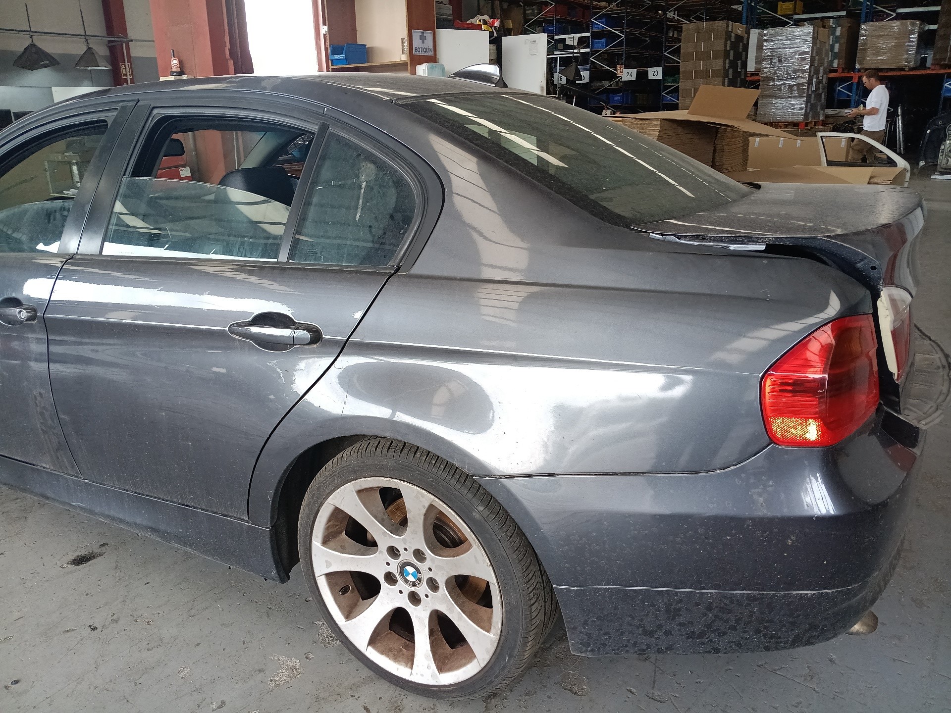 BMW 3 Series E90/E91/E92/E93 (2004-2013) Priekinis kairys sparnas GRIS 24342041