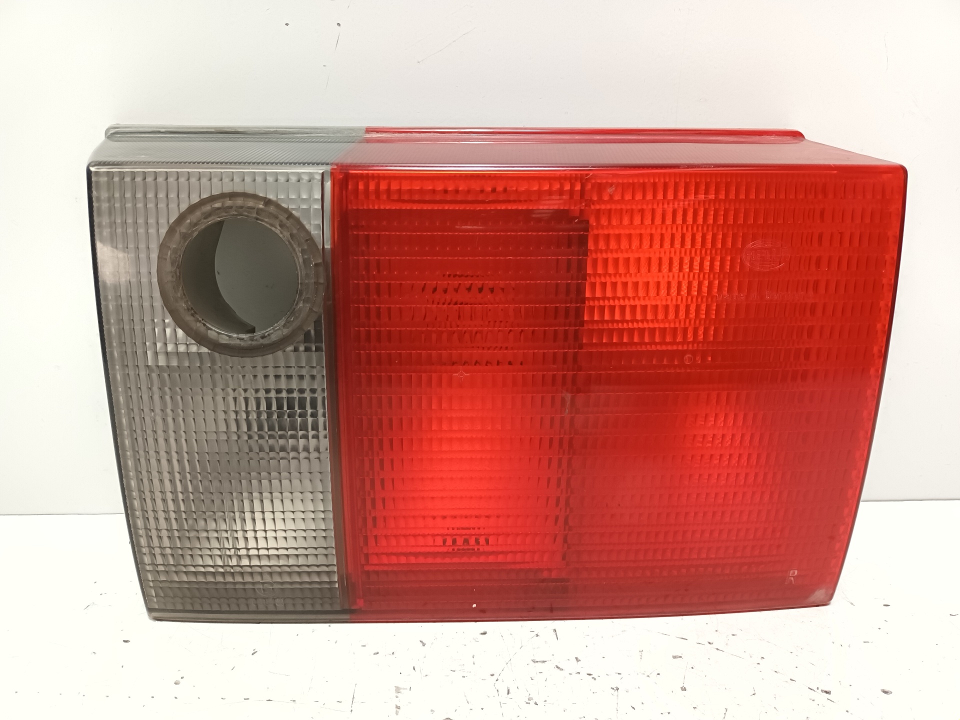 AUDI 100 4A/C4 (1990-1994) Rear Right Taillight Lamp 4A0945094 24117357