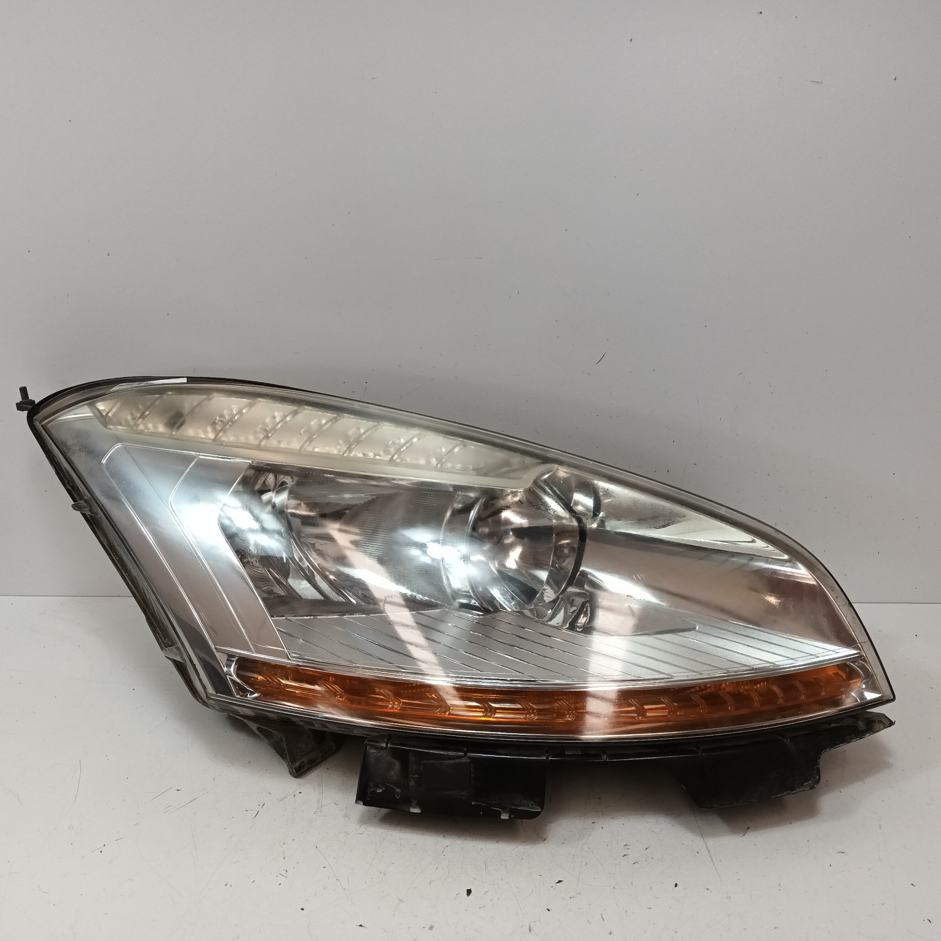 CITROËN C4 Picasso 1 generation (2006-2013) Front Right Headlight 24595935