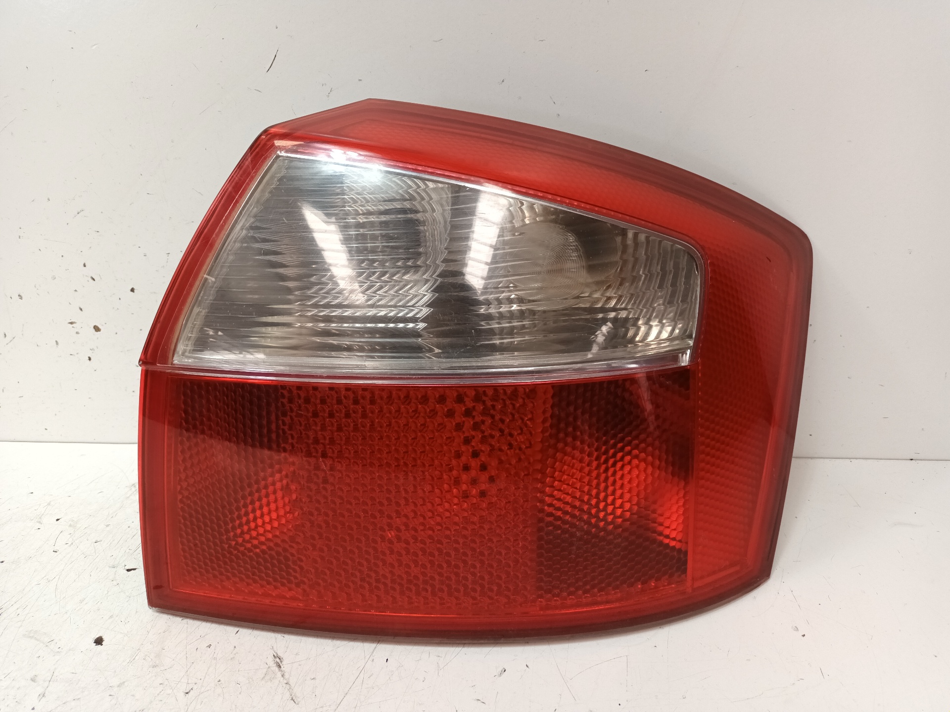 AUDI A4 B6/8E (2000-2005) Rear Right Taillight Lamp 153948 24772380