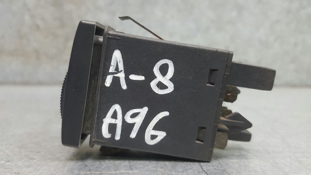 AUDI A8 D2/4D (1994-2002) Avarinio (avarinis) mygtukas 4D0941509A 24064002