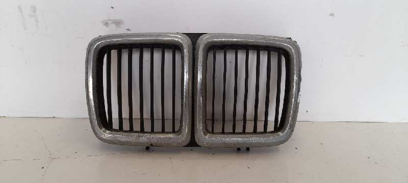 BMW 7 Series E32 (1986-1994) Priekinės radiatoriaus grotelės 19086970 24088482