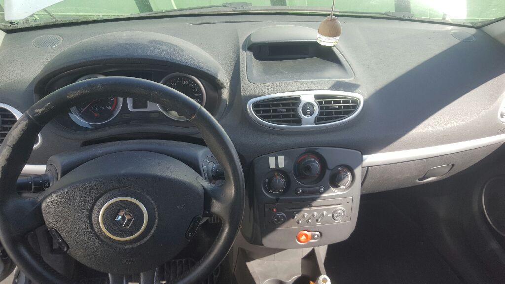 RENAULT Clio 2 generation (1998-2013) Axul butuc roți dreapta față 8200345945 22009995