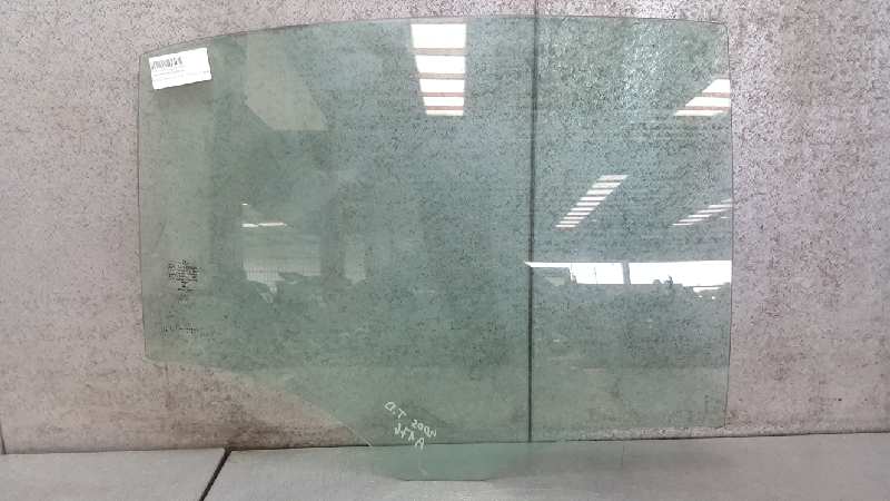 MERCEDES-BENZ A (W176) Galinių dešinių durų fortkutė (mažasis stiklas) 22010948