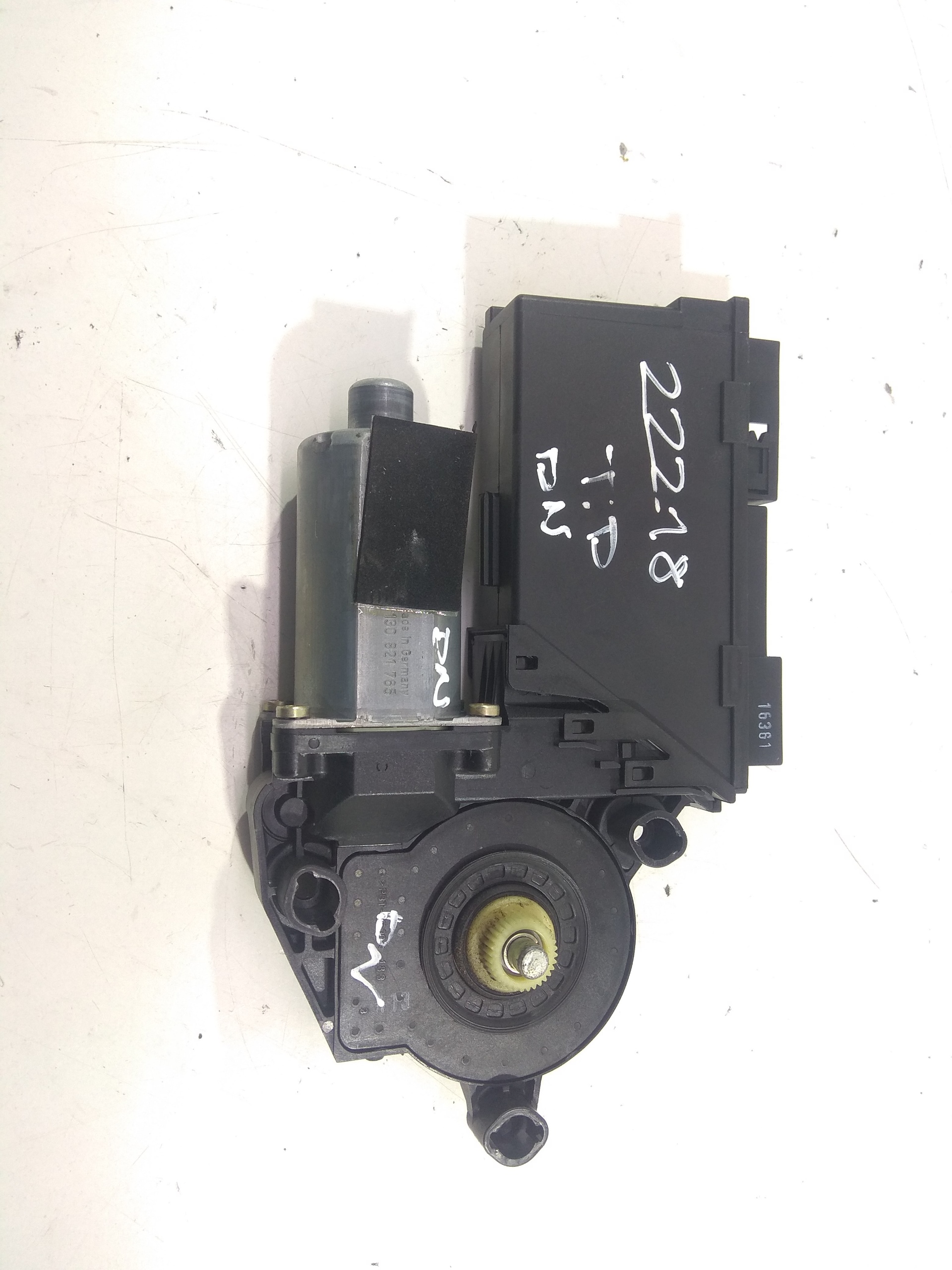 AUDI A8 D3/4E (2002-2010) Moteur de commande de vitre de porte arrière droite 4E0959802A 24406008