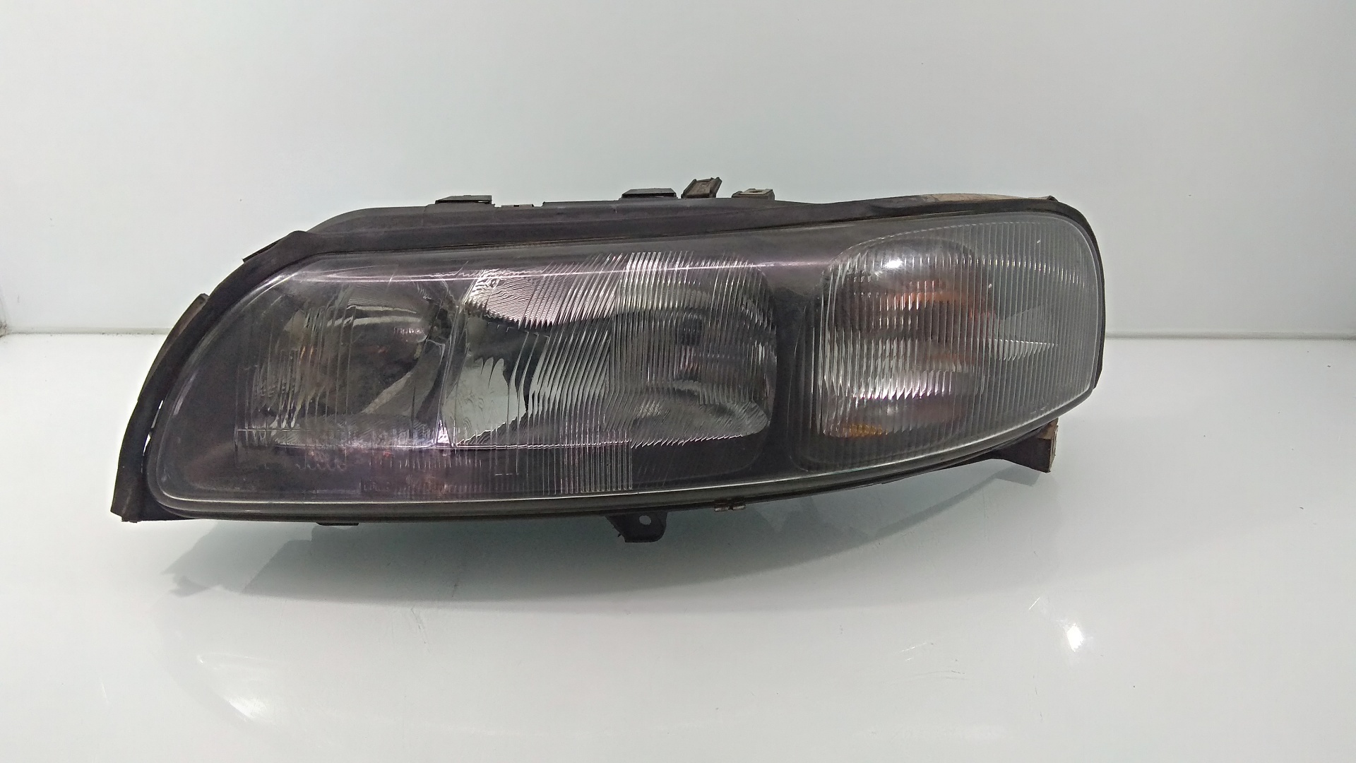 VOLVO S60 1 generation (2000-2009) Phare avant gauche 89006878 25083436