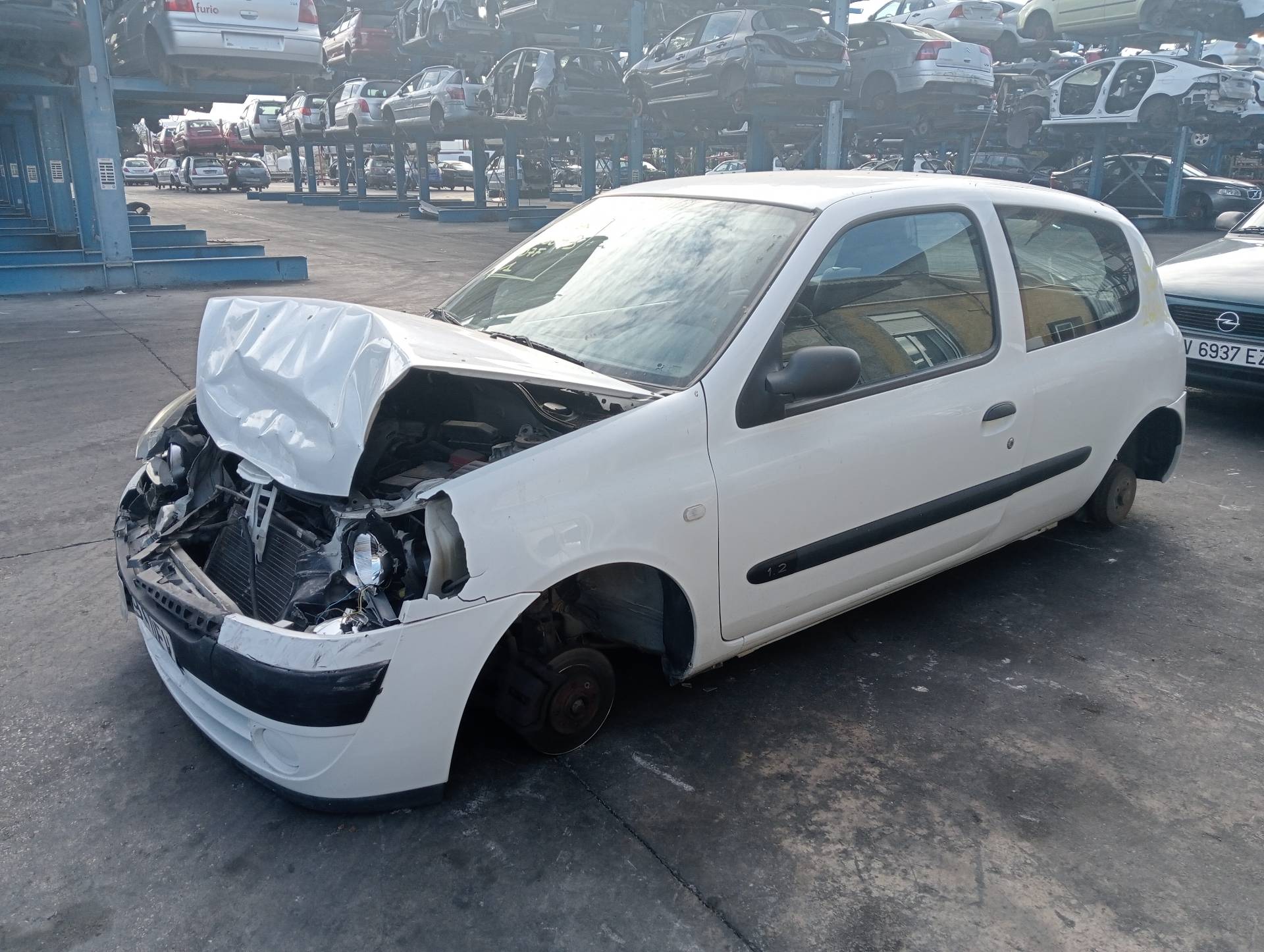 RENAULT Clio 2 generation (1998-2013) Priekšējo kreiso durvju logu pacēlājs 400733 22336739