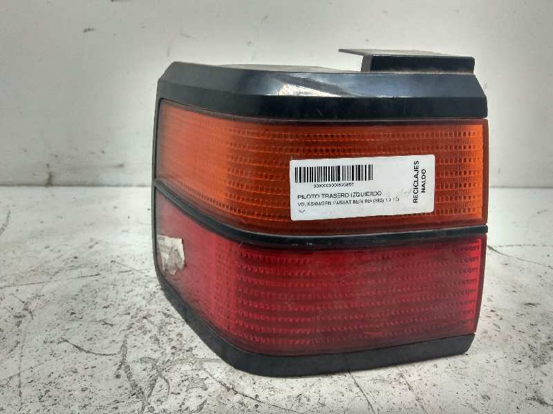 VOLKSWAGEN Passat B3 (1988-1993) Rear Left Taillight 357945257 18882045