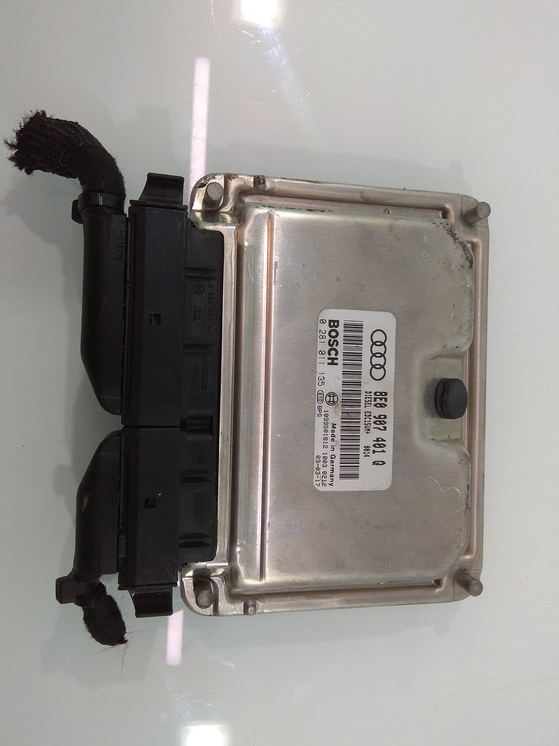 AUDI A4 B6/8E (2000-2005) Moottorin ohjausyksikkö ECU 8E0907401Q 19167028