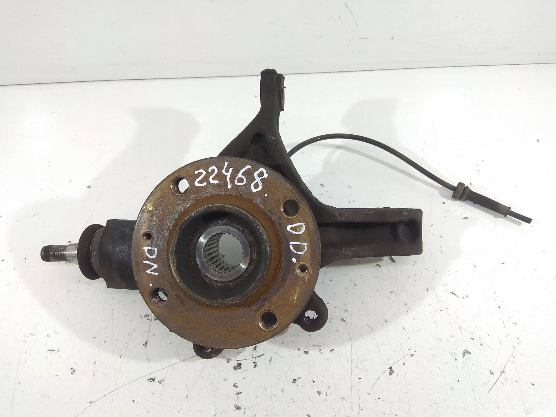 CITROËN C4 1 generation (2004-2011) Front Right Wheel Hub CONSENSOR 19120652