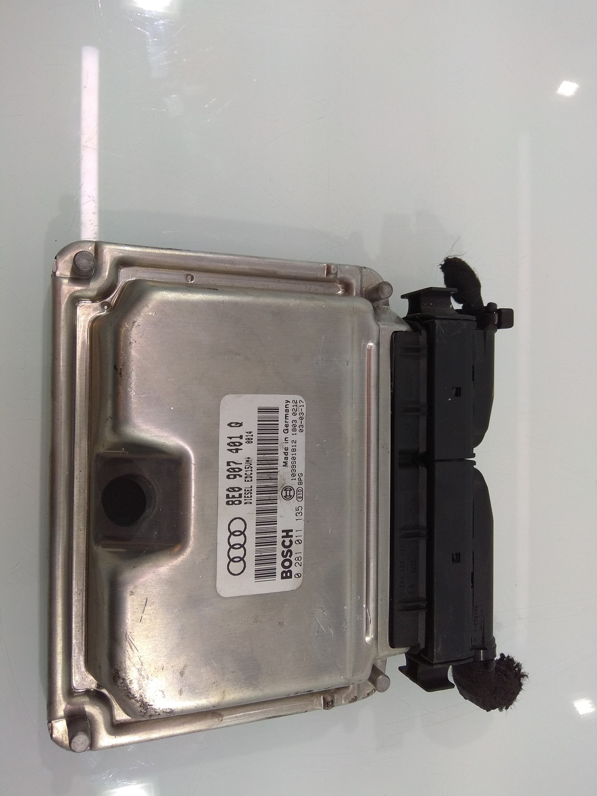 AUDI A4 B6/8E (2000-2005) Moottorin ohjausyksikkö ECU 8E0907401Q 19167028